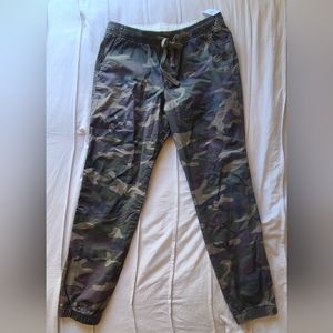 GAP Men's Camoflauge Khakis Size M